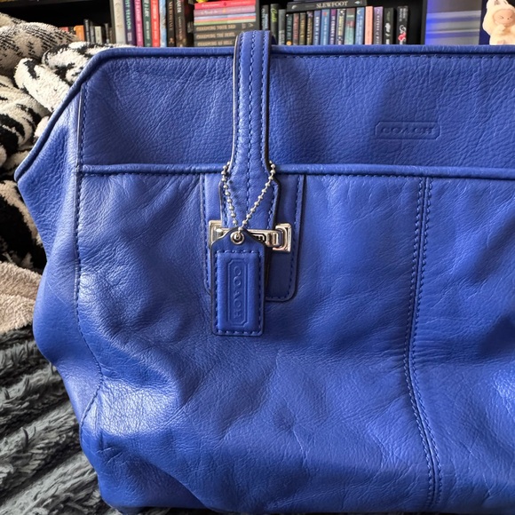 Classic Leather Tote Bag - Cobalt Blue - Picture 4 of 10